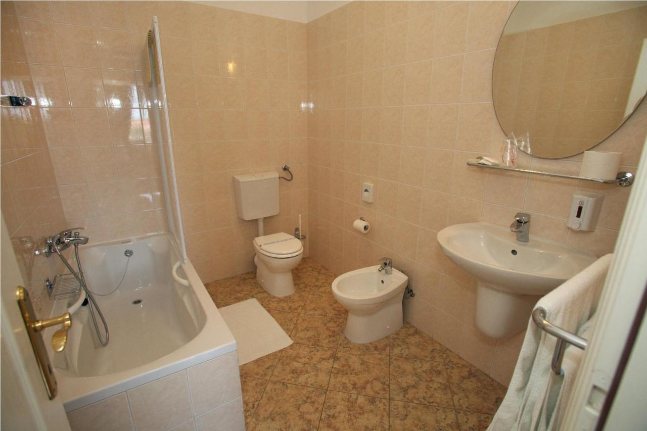 Villa Moretti โตรกีร์ ภายนอก รูปภาพ